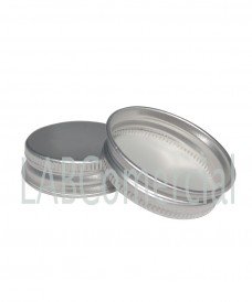 Tapa de rosca de 58 mm en aluminio de color plata, sin precinto de seguridad.