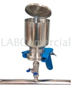 Detalle de un puesto de la rampa de filtración de acero inoxidable y embudo de 300 ml