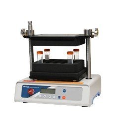 Digital vortex shaker with a working speed between 300 and 2,500 rpm.