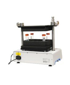 Agitateur vortex numérique avec des adaptateurs pour tubes de 1,5 ml, 2 ml, 15 ml et 50 ml.